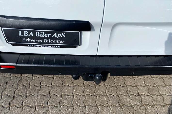 Hvid Renault Trafic T29 fra 2020