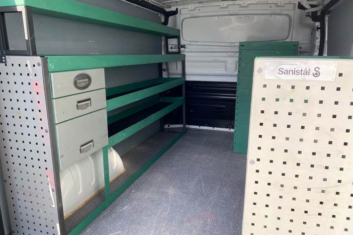 Hvid Renault Trafic T29 fra 2020