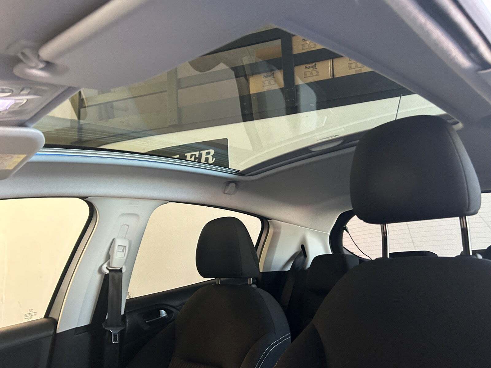 Peugeot 208 1,2 VTi 82 Allure Sky