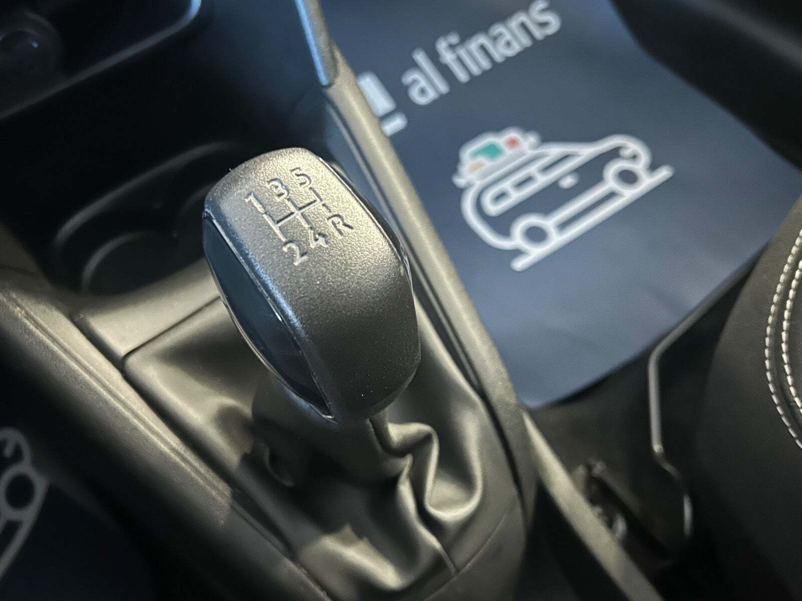 Peugeot 208 1,2 VTi 82 Allure Sky