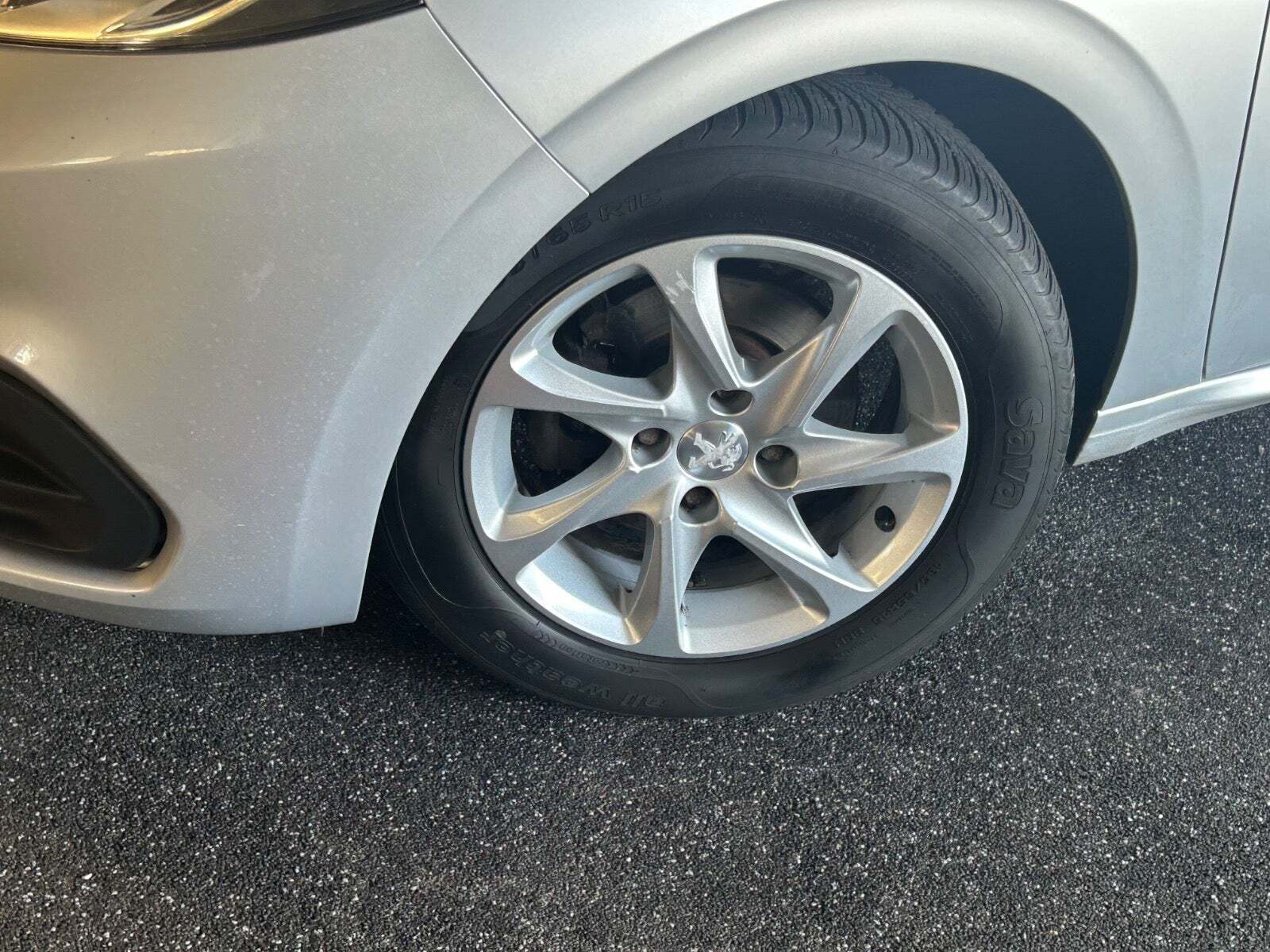 Sølv Peugeot 208 fra 2016