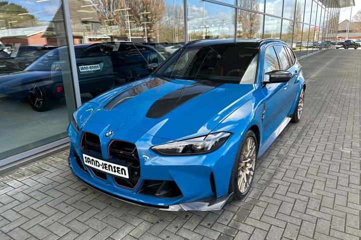 Blå BMW M3 fra 2025 set udefra