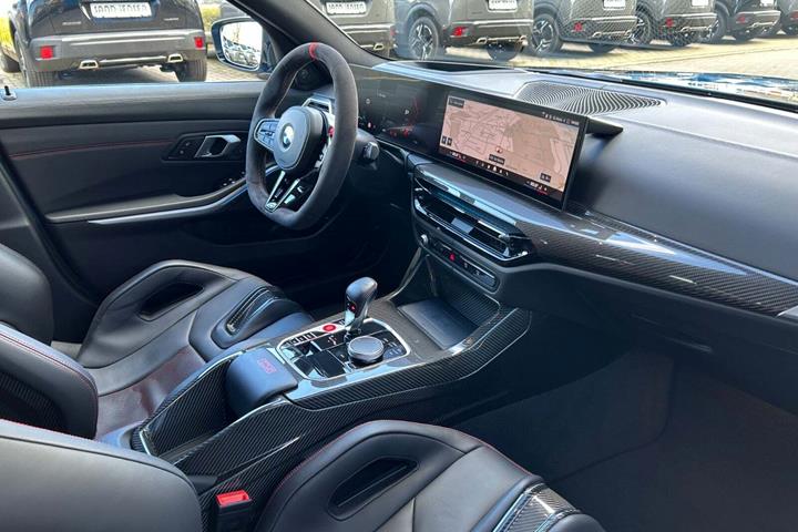 Blå BMW M3 fra 2025
