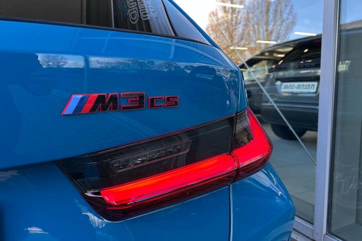 Blå BMW M3 fra 2025
