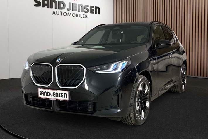 Sort BMW X3 fra 2025 set udefra