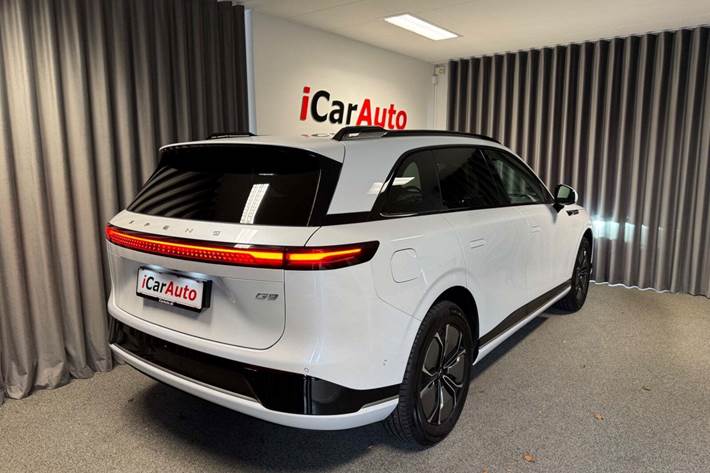 Hvid Xpeng G9 fra 2024