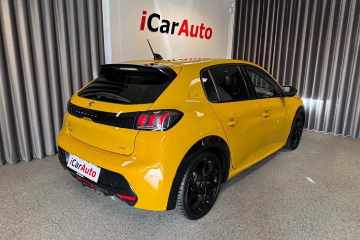 Gul Peugeot 208 fra 2023