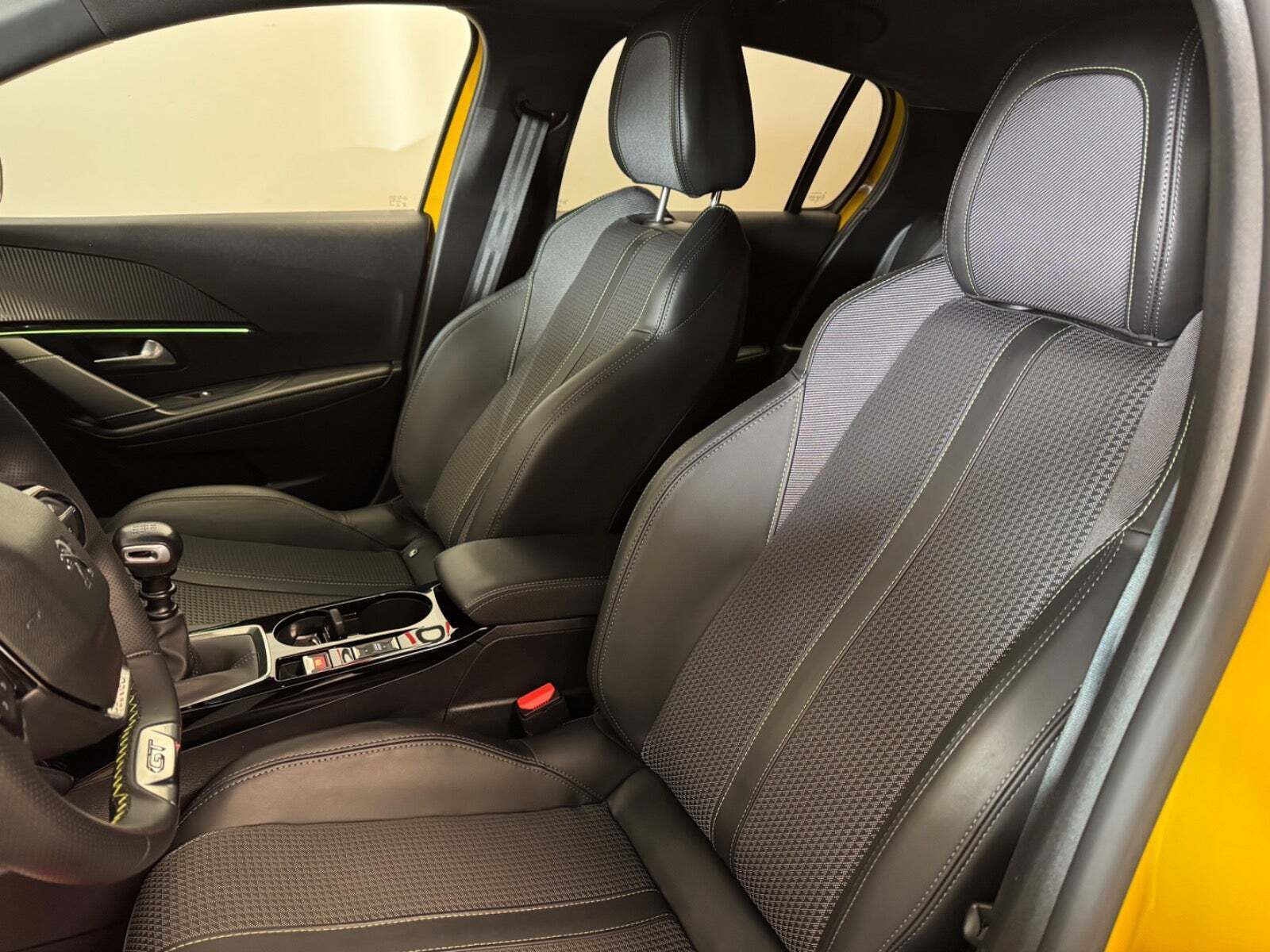 Peugeot 208 1,2 PureTech 100 GT