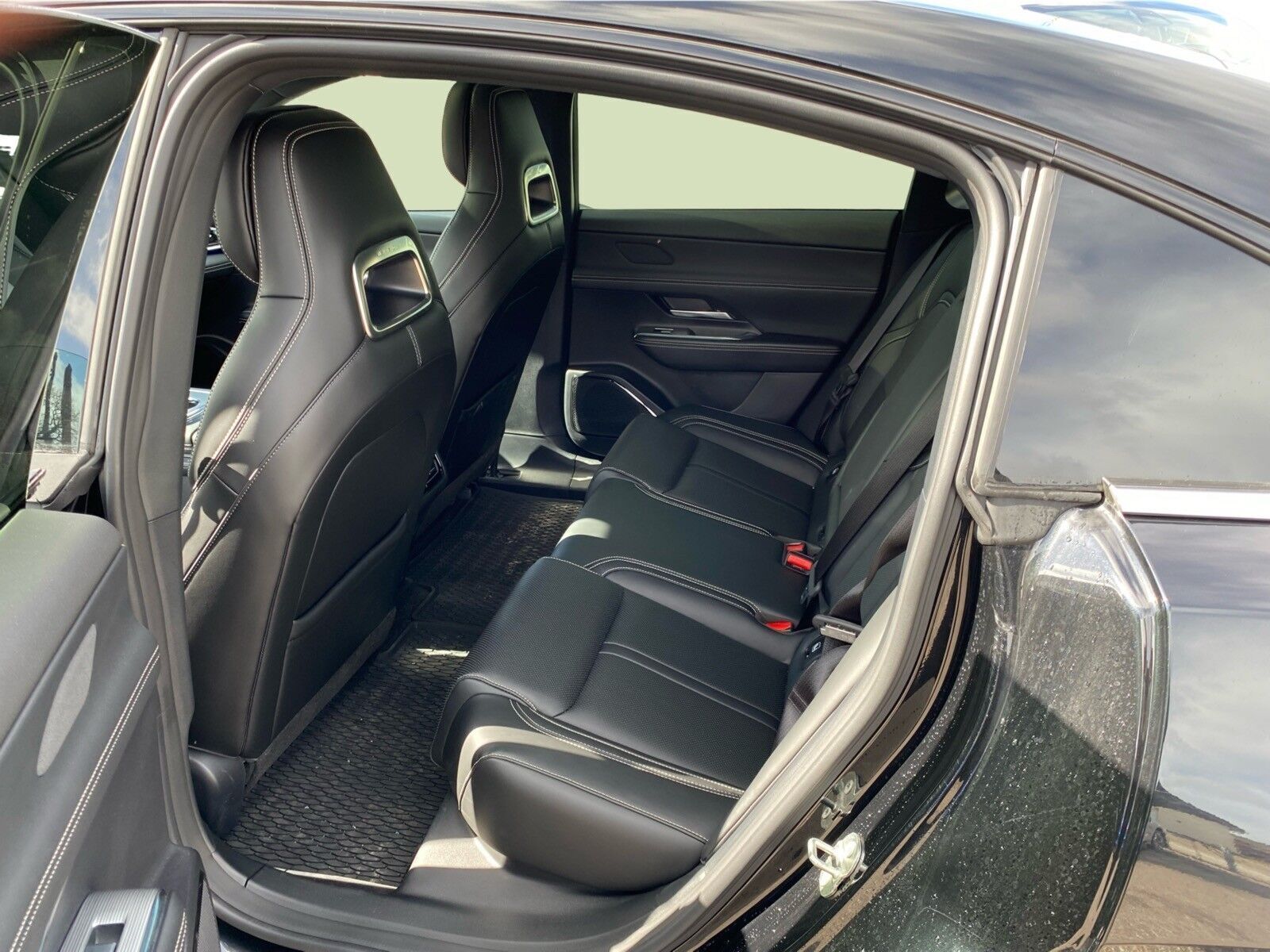 Sort Mazda 6e fra 2025