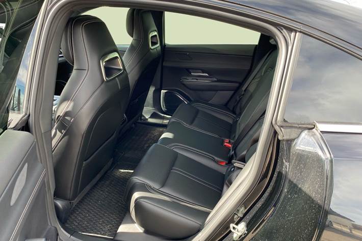 Sort Mazda 6e fra 2025