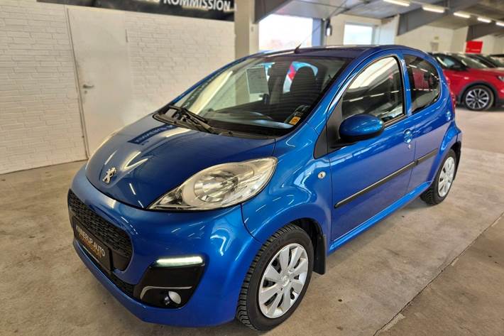 Blå Peugeot 107 fra 2013