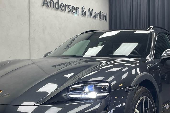 Grå Porsche Taycan fra 2022