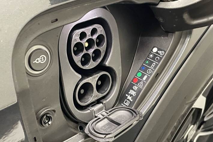 Grå Porsche Taycan fra 2022