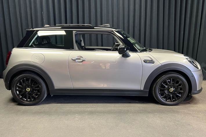 Sølv Mini Cooper fra 2022