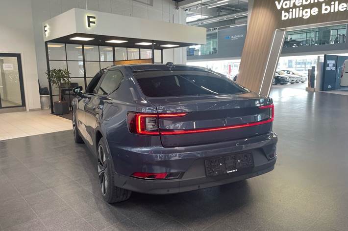 Blå Polestar 2 fra 2023