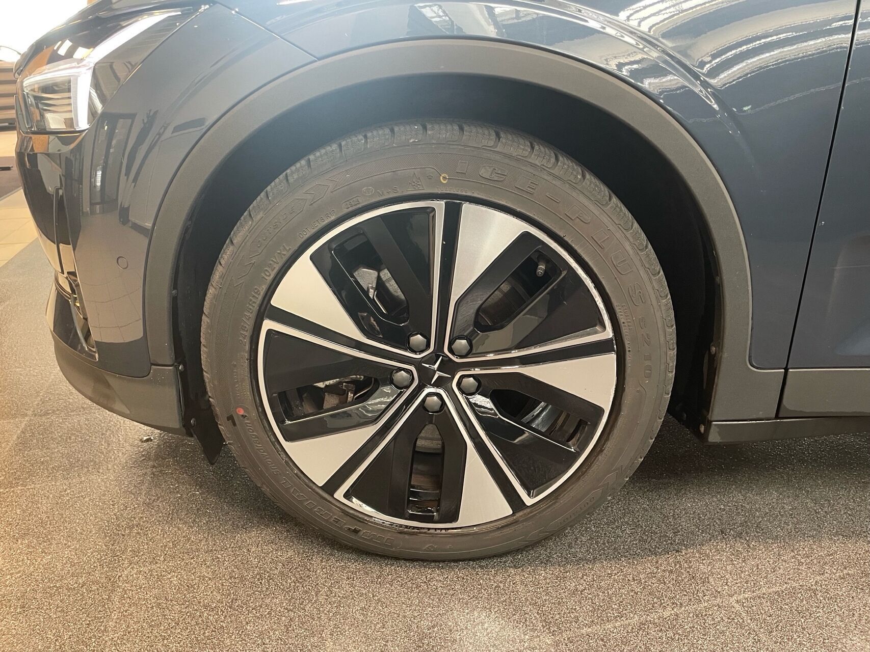 Blå Polestar 2 fra 2023