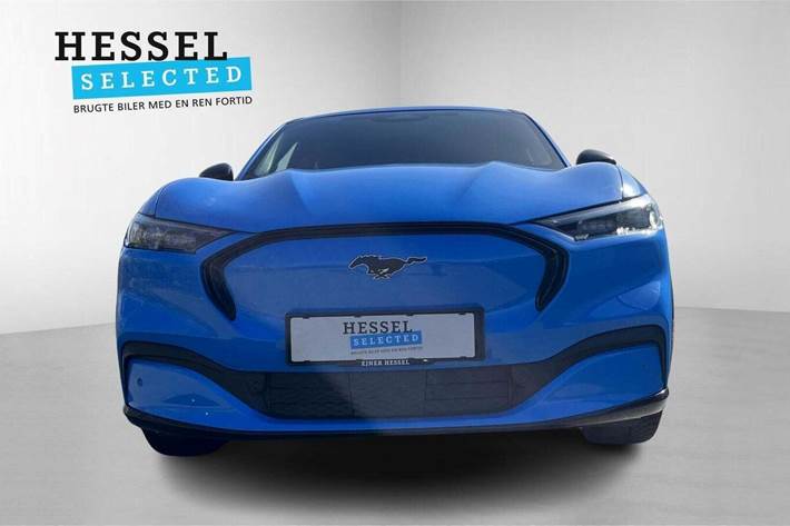 Blå Ford Mustang Mach-E fra 2023