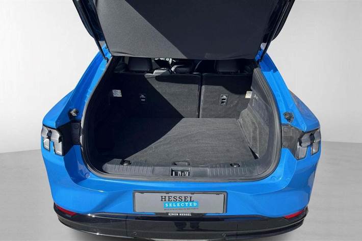 Blå Ford Mustang Mach-E fra 2023