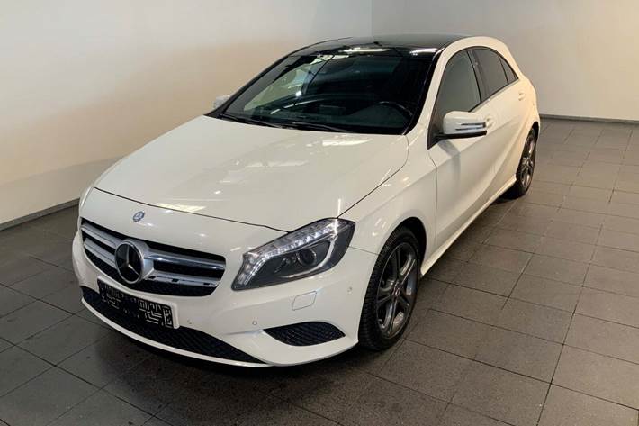 Hvid Mercedes A200 fra 2015 set udefra