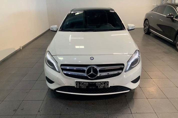 Hvid Mercedes A200 fra 2015