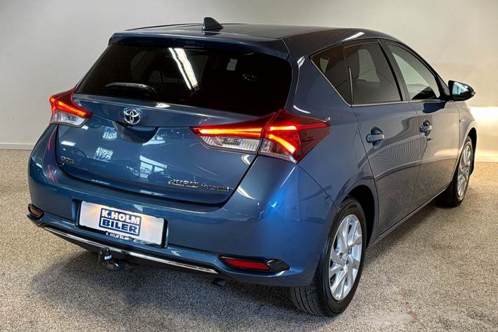 Blå Toyota Auris fra 2017
