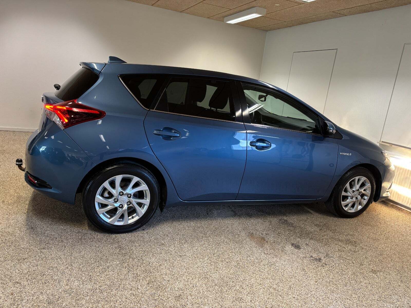 Blå Toyota Auris fra 2017