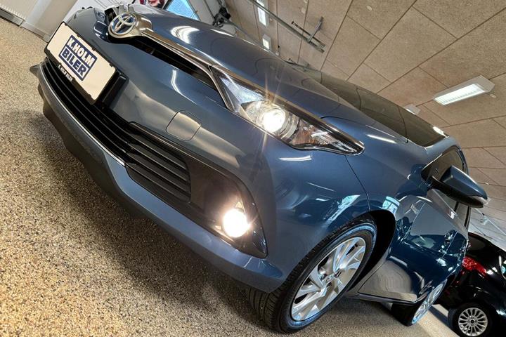 Blå Toyota Auris fra 2017