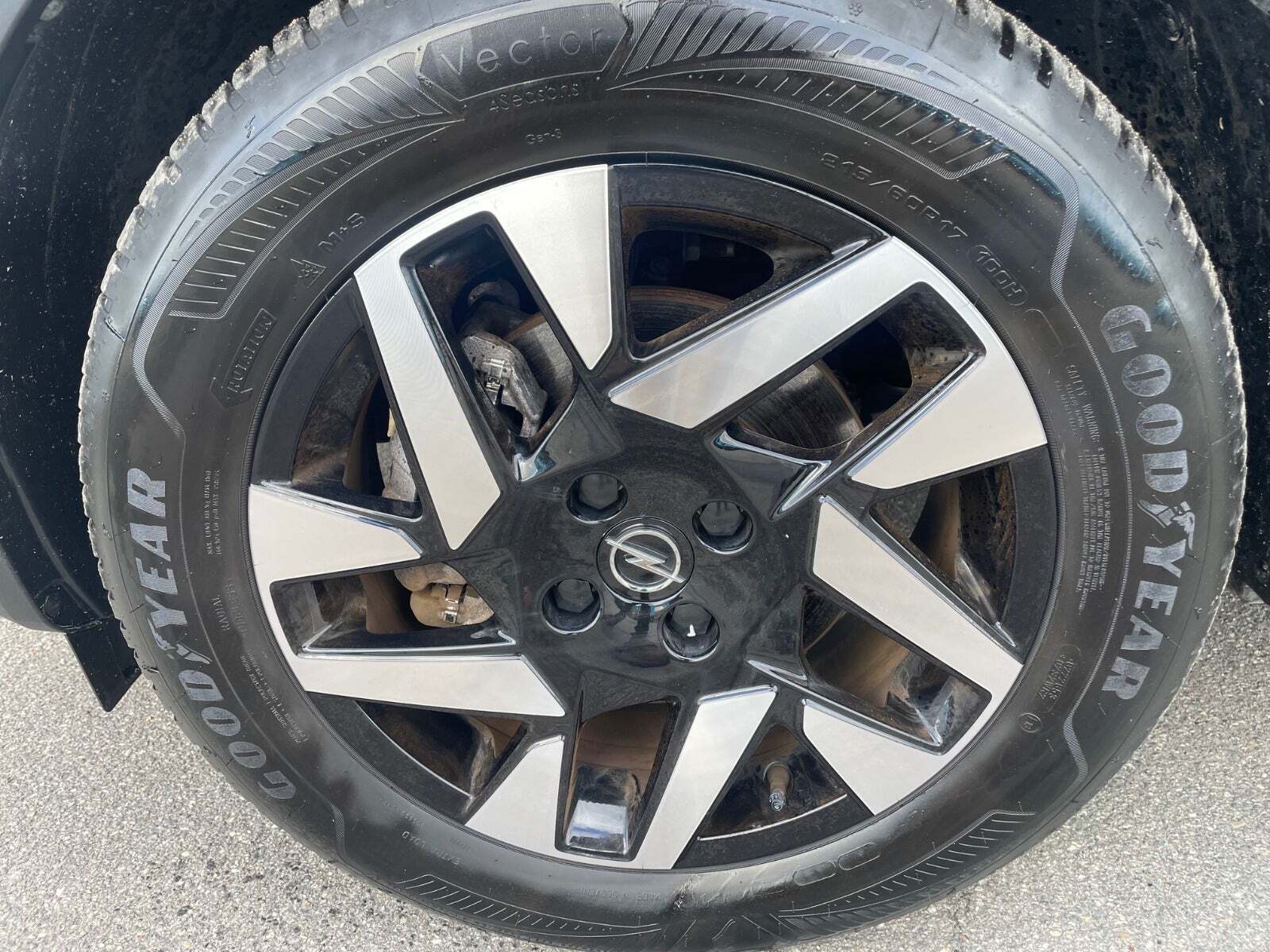 Sort Opel Mokka-e fra 2023