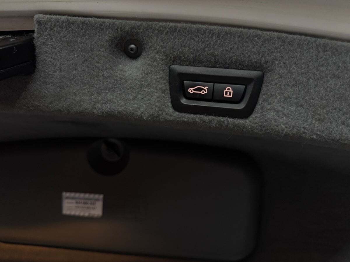 Hvid BMW 750i fra 2009