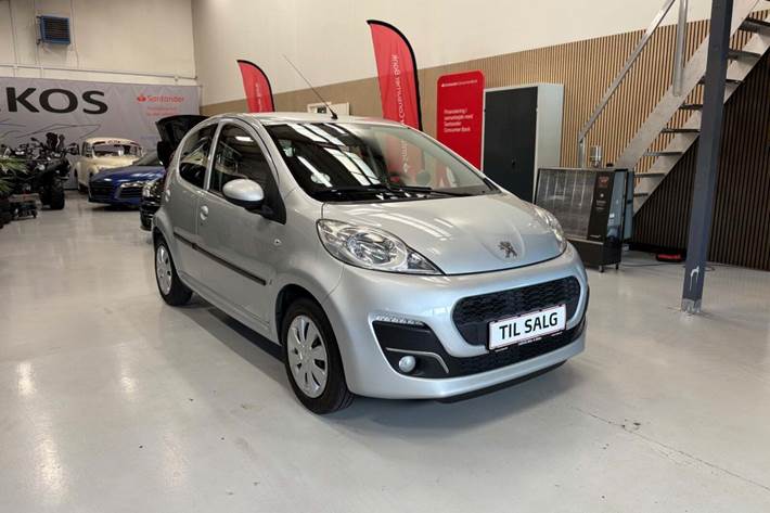 Sølv Peugeot 107 fra 2013