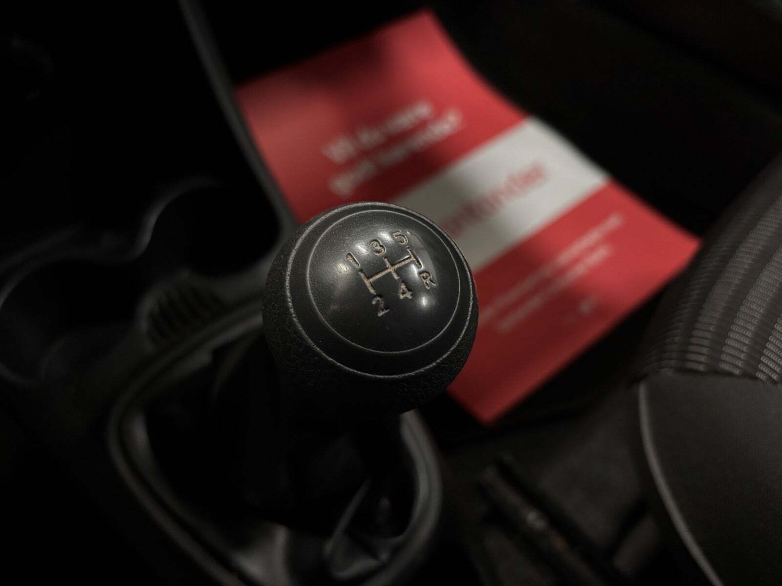 Sølv Peugeot 107 fra 2013