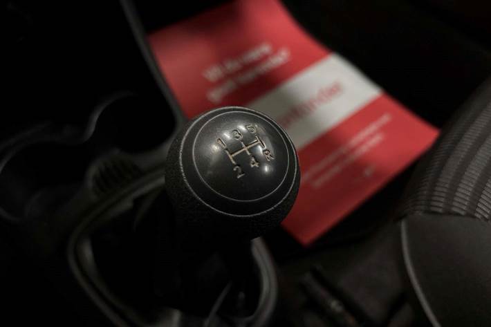 Sølv Peugeot 107 fra 2013