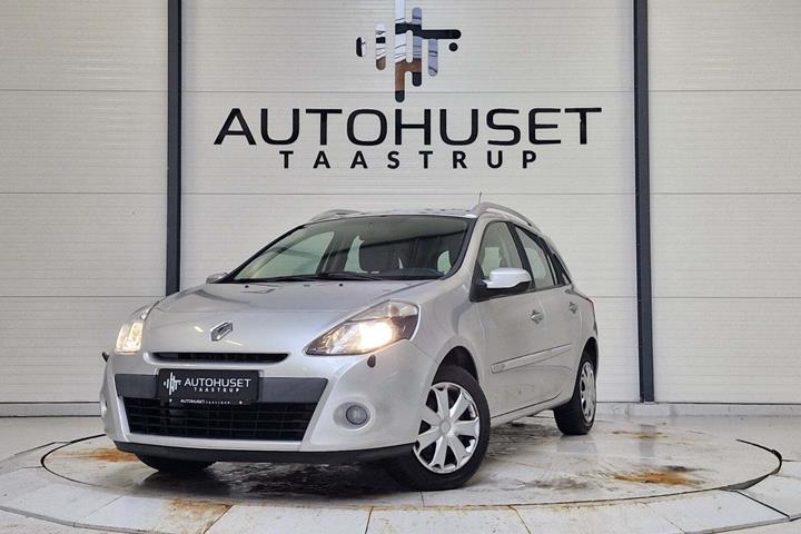 Sølv Renault Clio III fra 2012 set udefra