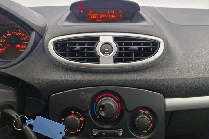 Sølv Renault Clio III fra 2012
