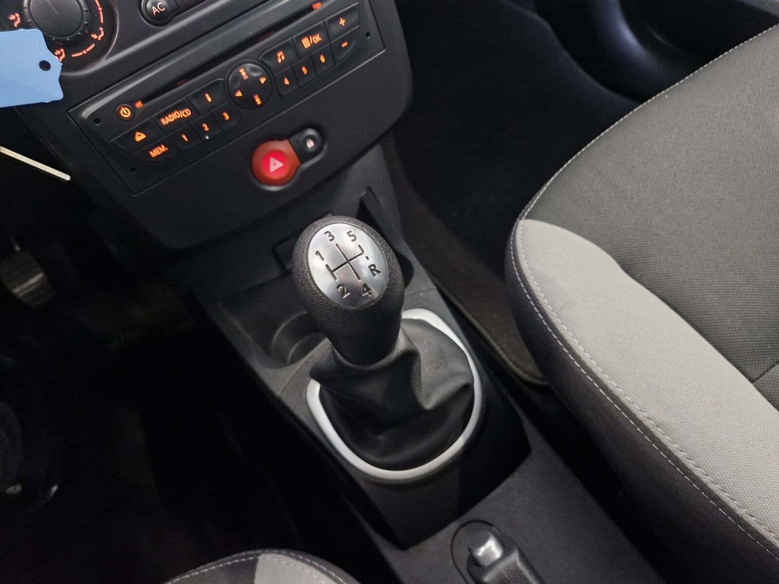 Sølv Renault Clio III fra 2012