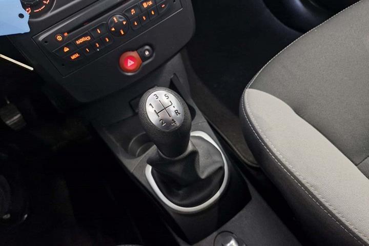 Sølv Renault Clio III fra 2012