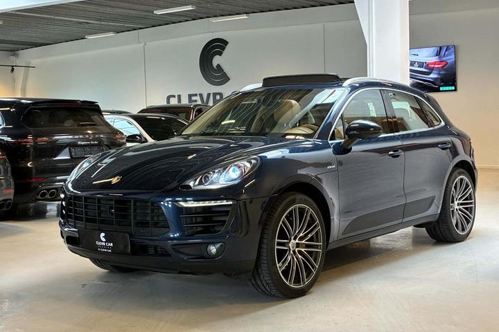 Blå Porsche Macan S fra 2015 set udefra