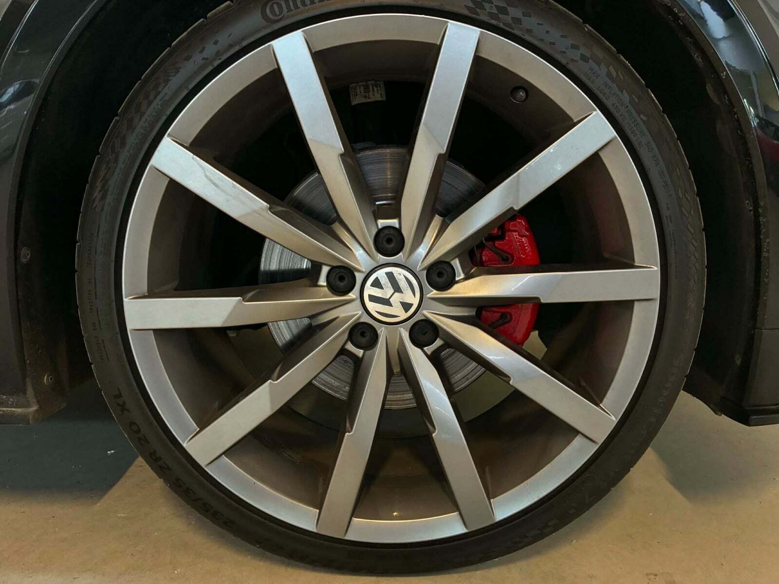 Grå VW The Beetle fra 2018