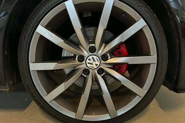 Grå VW The Beetle fra 2018