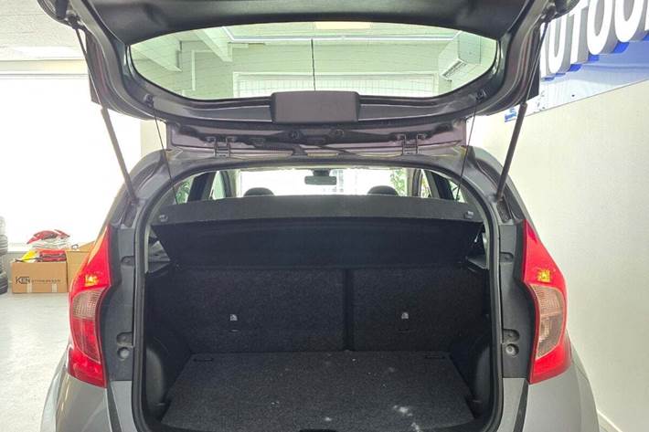 Grå Nissan Note fra 2014