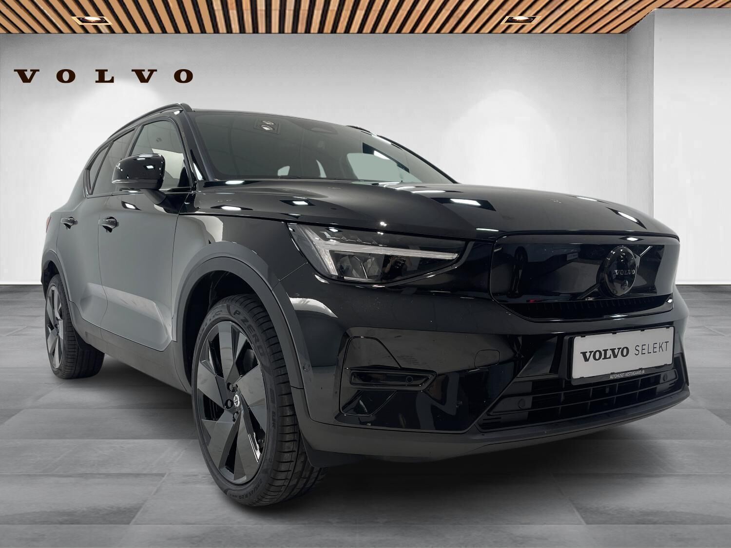 Volvo EX40 Extended Range Black Edition