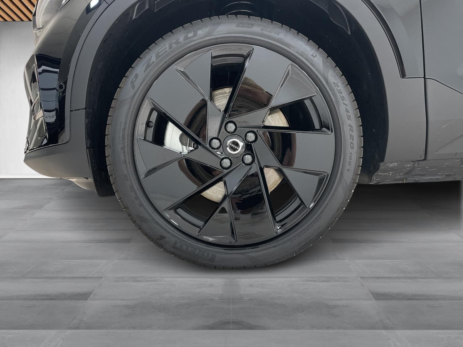 Volvo EX40 Extended Range Black Edition