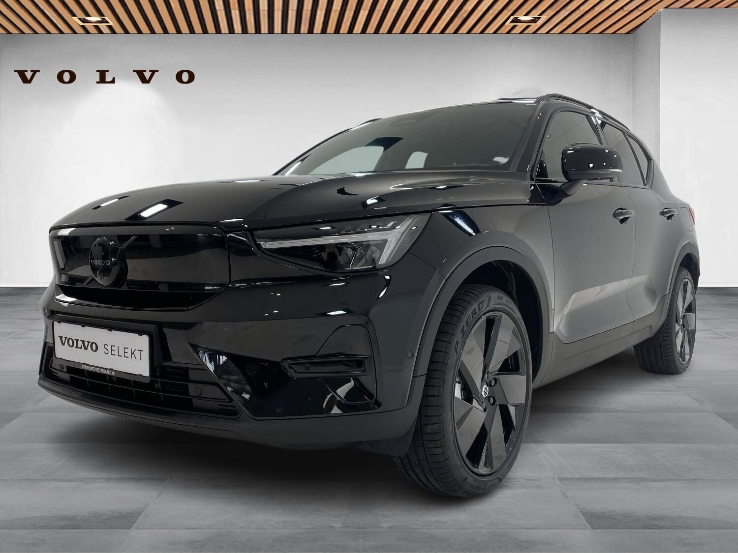 Volvo EX40 Extended Range Black Edition