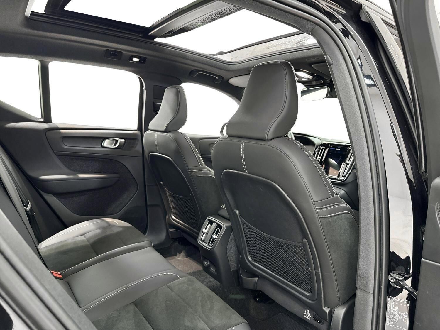 Sort Volvo EX40 fra 2026