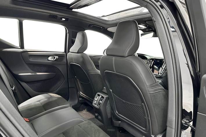 Sort Volvo EX40 fra 2026