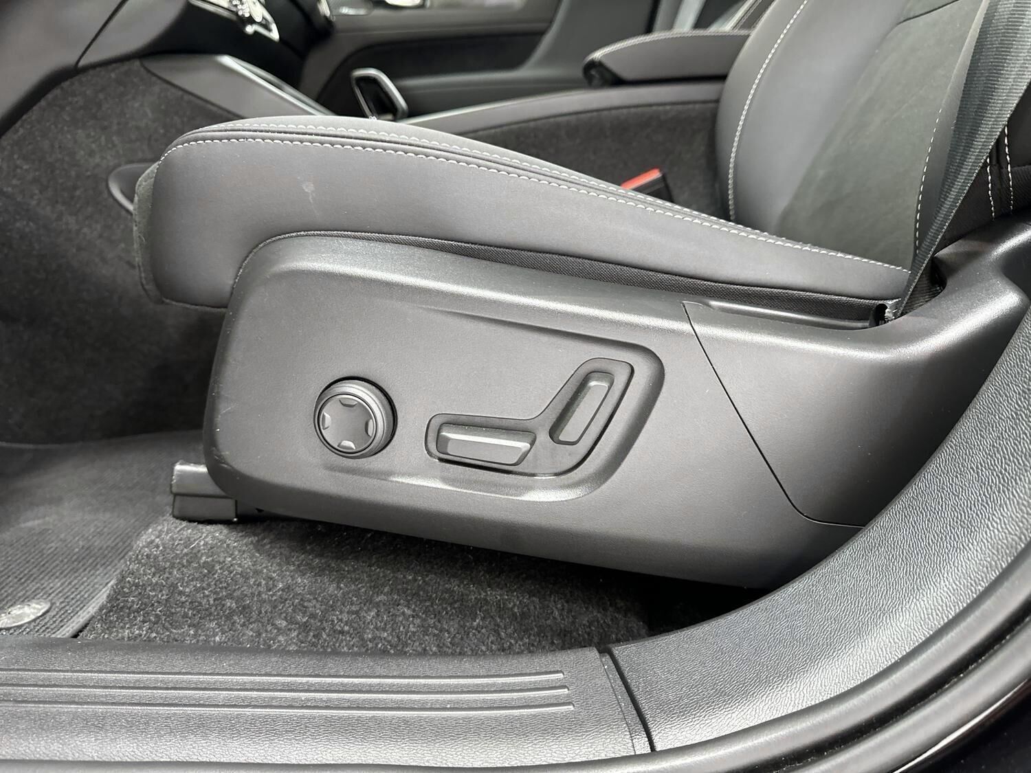 Sort Volvo EX40 fra 2026