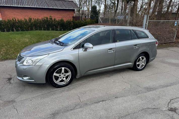 undefined Toyota Avensis fra 2011