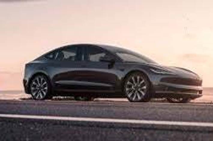 Sort Tesla Model 3 fra 2024