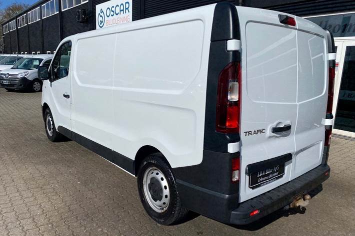 Hvid Renault Trafic T29 fra 2021