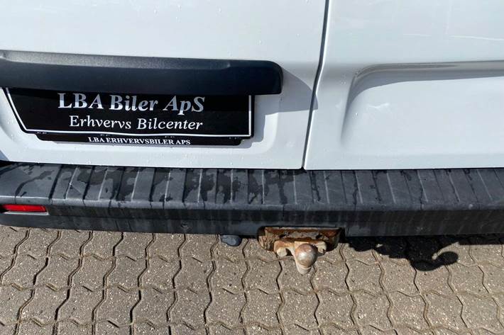 Hvid Renault Trafic T29 fra 2021